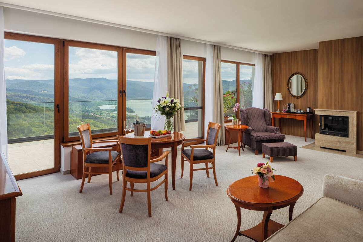 Deluxe Suite, River View | In-room safe, desk, blackout drapes, free WiFi