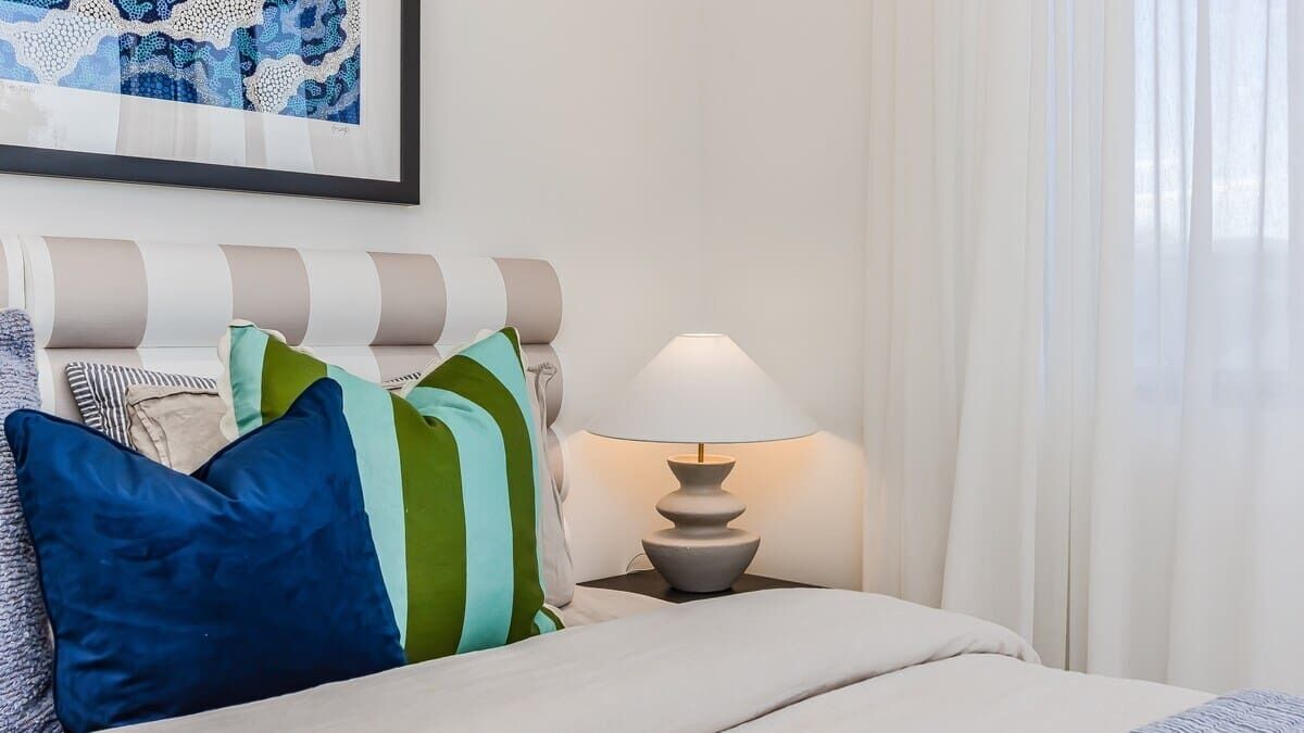 5 bedrooms, iron/ironing board, WiFi, bed sheets