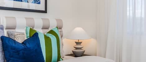 5 bedrooms, iron/ironing board, WiFi, bed sheets
