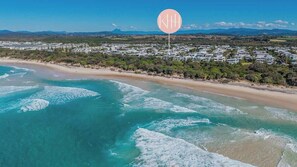 Beach nearby - Noir (kingsciff)