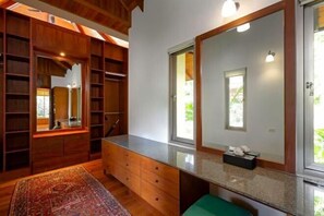 Cribs/infant beds