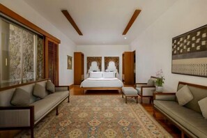Cribs/infant beds