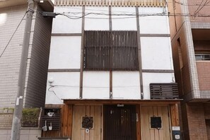 صورة غير مصنفة، 3 من 10، زرّ