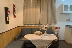 Interior - Zenju B (Osaka)