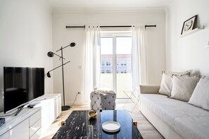 TV - Jambul Apartment, Graça, Lisbon (Lisboa)