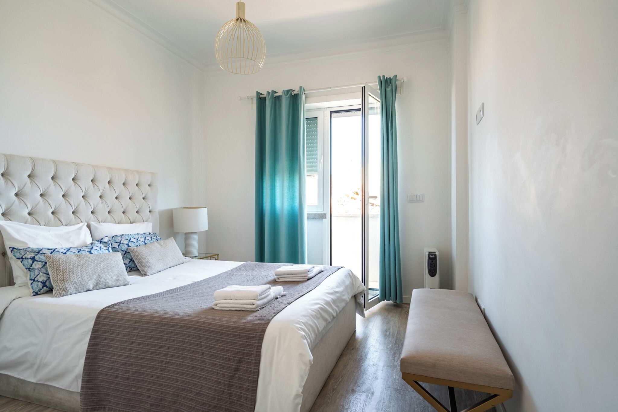 2 عدّة غرف نوم ومكواة/لوح كي وواي فاي مجانًا وملاءات أسرّة