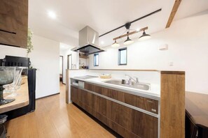 Room - 【Antiques Gifu Station East】Entire Villa for up to 10 Guests 10-Min Walk from JR Gifu Station (Gifu)