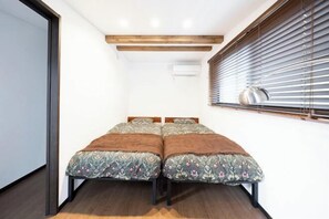 Room - 【Antiques Gifu Station East】Entire Villa for up to 10 Guests 10-Min Walk from JR Gifu Station (Gifu)