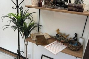 Interior - 【Antiques Gifu Station East】Entire Villa for up to 10 Guests 10-Min Walk from JR Gifu Station (Gifu)