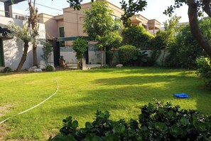Unclassified image, 4 of 14, button - kunlunjiudian (Lahore)