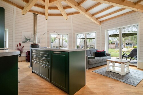 Kugelhaus KIA – Sauna, Kamin, 2 SZ & Terrasse am Tollensesee