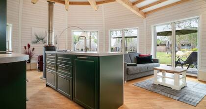 Kugelhaus KIA - sauna, fireplace, 2 bedrooms & terrace on Lake Tollensesee