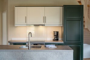 Geladeira, fogão, cooktop, lava-louças