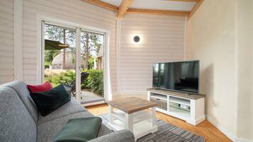 Fernseher, Kamin, Stereoanlage