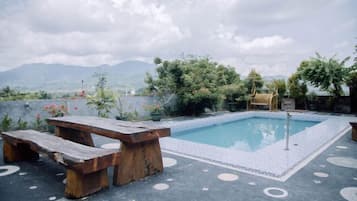 Kolam renang terbuka