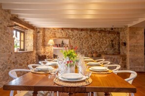 Restaurant - L'ERESTA - Wonderful villa with private pool and Free Wifi (Pollensa)