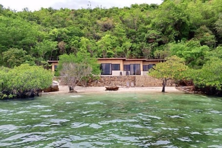 客房. Sand Island Beach and Dive Resort