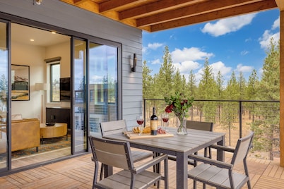HotTub, Near Old Bend & Downtown | Aerie 2BDR King