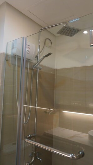 Standard Apartment | Bathroom