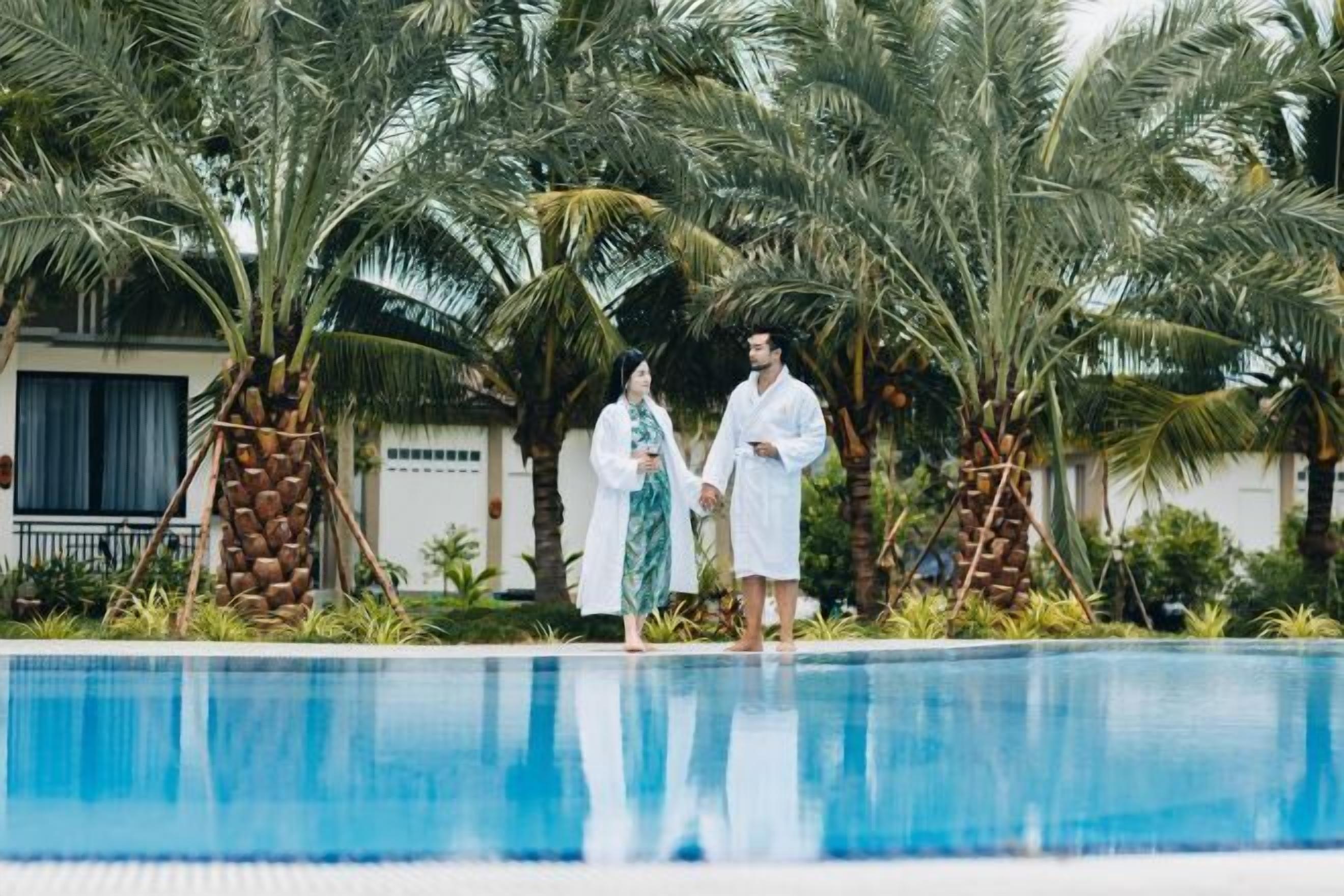 สระว่ายน้ำกลางแจ้ง