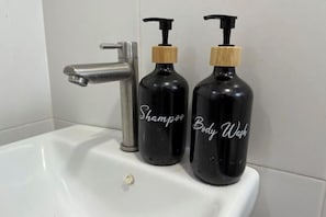 Bathroom amenities - Homestay Klebang Ipoh Near Shopping mall, Mcd (Ipoh)
