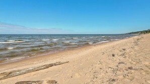 A sandy beach with gentle waves and a clear sky. - Viewhouse | Private Beach Access | Walkable | EV (Spring Lake)