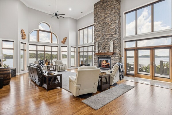 المنشأة من الداخل