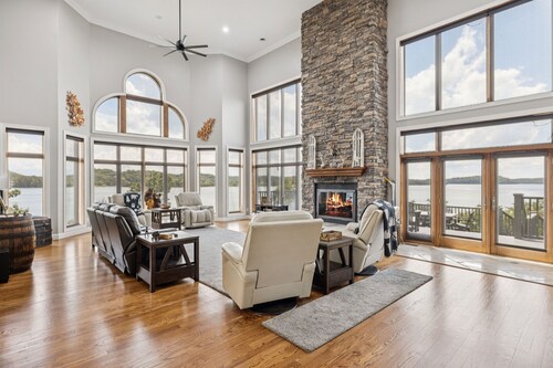 The Overlook on Douglas Lake (Waterfront Luxury)