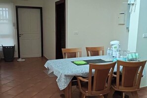 Dining - Ben's house (Chon Buri)