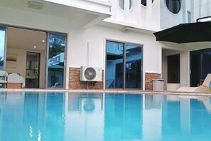 Unclassified image, 4 of 14, button - 1CE HOTEL (Puerto Galera)