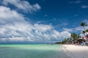 Beach - 1CE HOTEL (Puerto Galera)