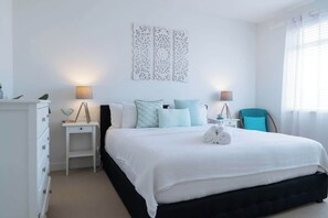 4 chambres, fer et planche à repasser, Wi-Fi, draps fournis