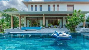 Gần bãi biển riêng