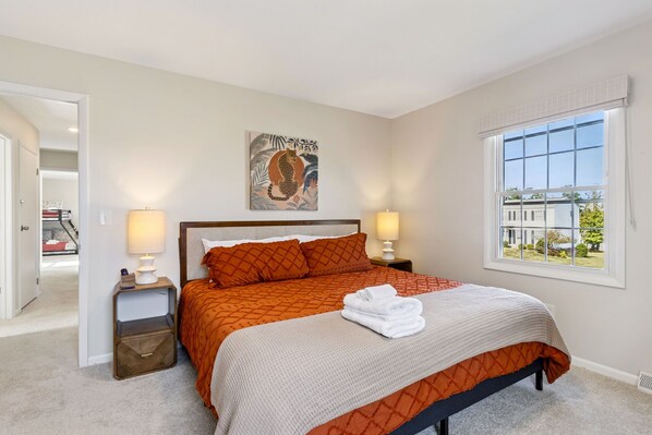 4 bedrooms, iron/ironing board, WiFi, bed sheets