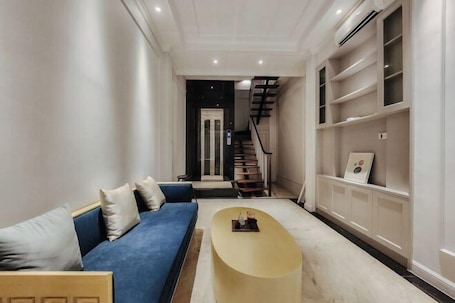 Interior. VietHOME-GROUP 6 Pax - 3 Private Studio in 1 Place