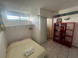 1 habitación y ropa de cama 