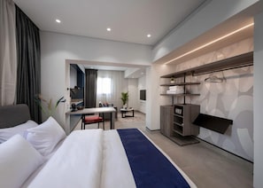 1 quarto, escrivaninha, Wi-Fi, roupa de cama