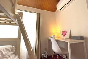 Cribs/infant beds - Ikebukuro No`3 (Tokyo)