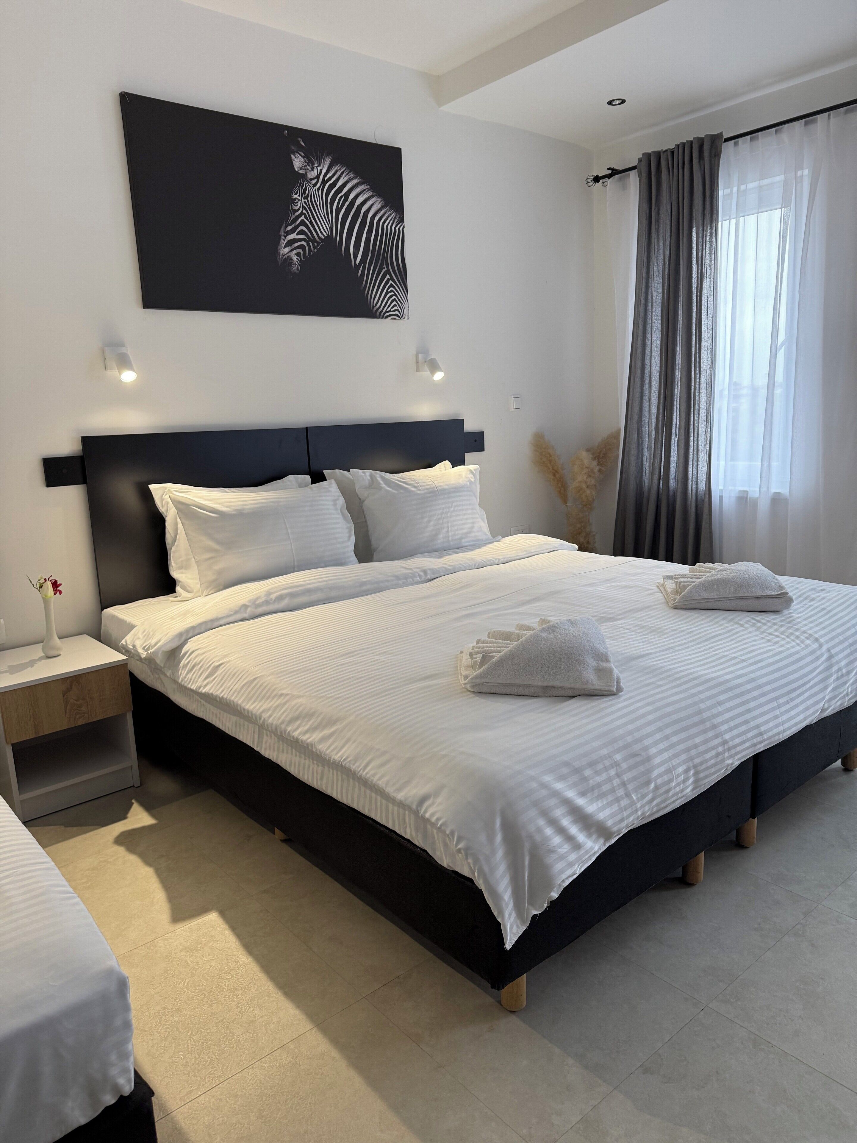 مكتب ومساحة عمل للكمبيوتر المحمول وواي فاي مجانًا