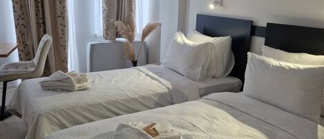 Quarto casal ou duplo standard | Escrivaninha, espaço de trabalho para notebook, Wi-Fi de cortesia