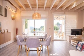 Room - PORTO LUZ - Beautiful duplex apartment with wonderful views over the port of Sóller. Free WIFI. (Soller)