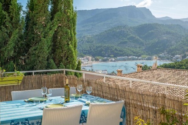 Room - PORTO LUZ - Beautiful duplex apartment with wonderful views over the port of Sóller. Free WIFI. (Soller)