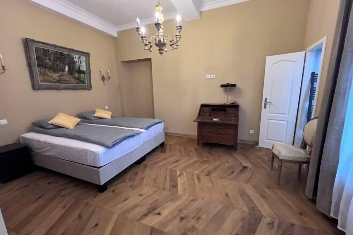 Rollaway beds (free), WiFi (free), bed sheets