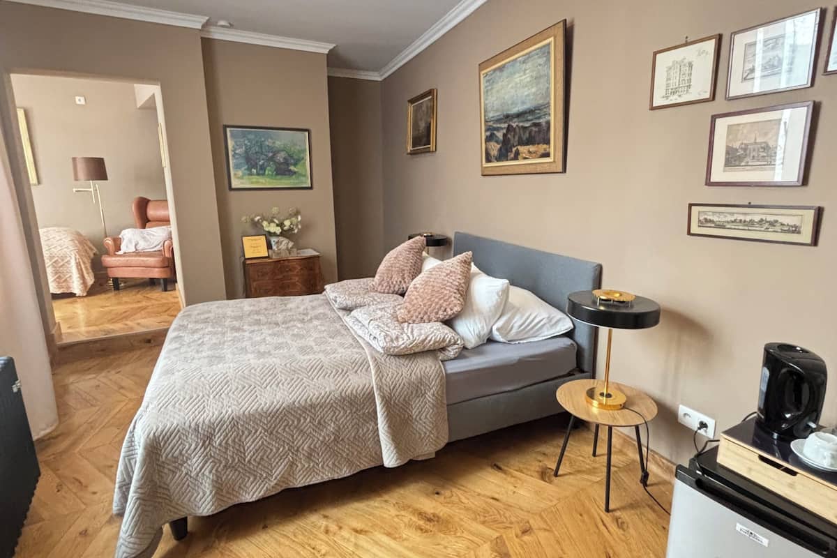 Rollaway beds (free), WiFi (free), bed sheets