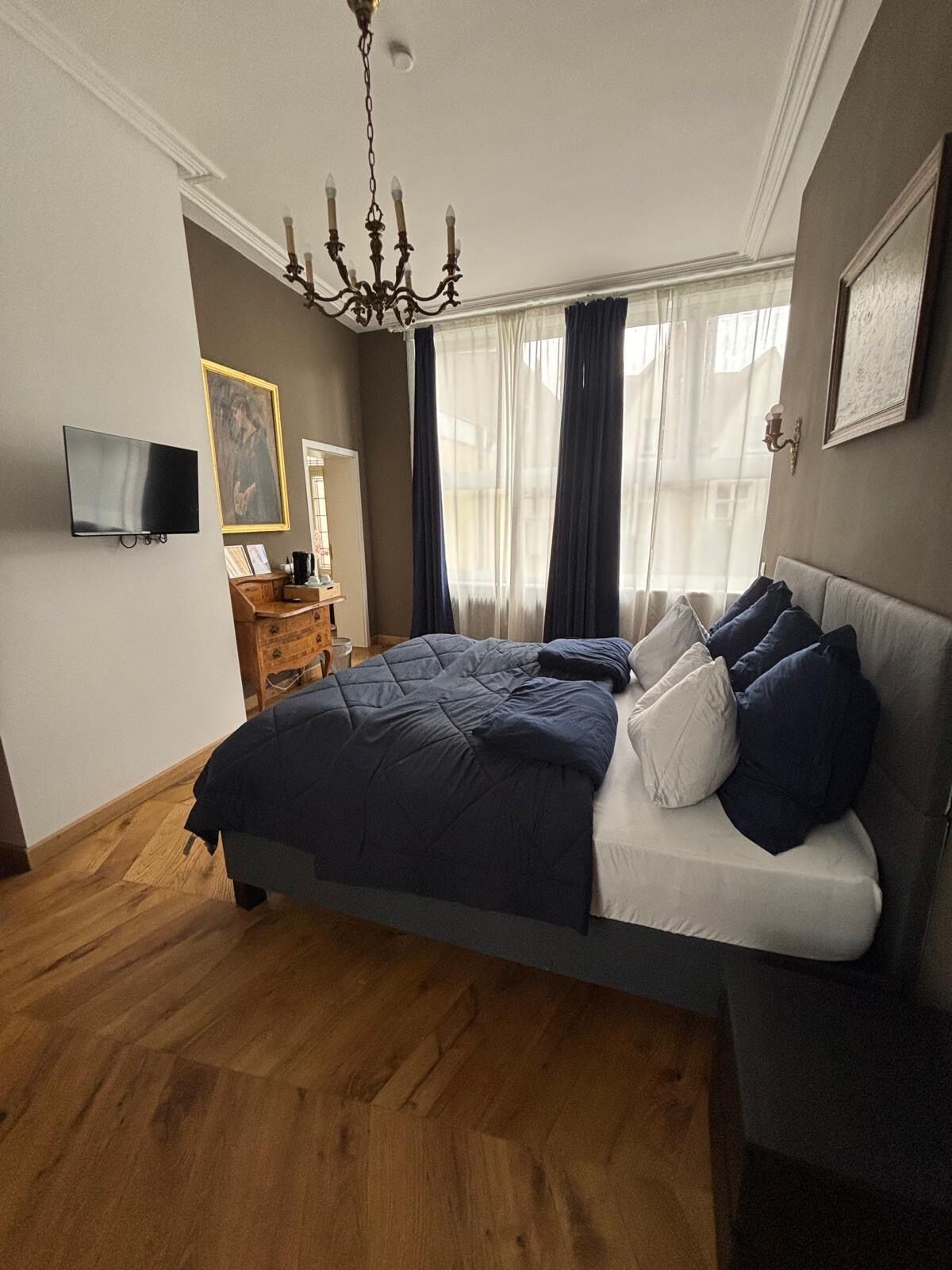 Comfort Triple Room, Courtyard View | Cribs/infant beds, free WiFi