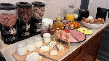 Petit déjeuner buffet servi tous les jours en supplément