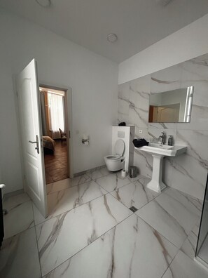 Quadruple Room, Non Smoking, City View | Bathroom | Hair dryer, towels, soap, shampoo - Experience Bruges BV (Bruges)