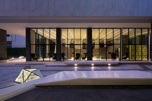 المنشأة من الداخل