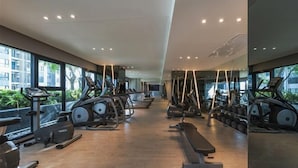 A modern gym with treadmills, elliptical machines, and free weights. - Pattaya Base Seascape Apartment (Pattaya)