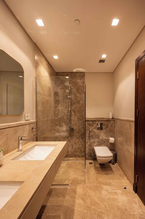 Luxury Apartment, City View | Bathroom | Combined shower/tub, free toiletries, bathrobes, towels - Aeon Towers Residence - BirdNest (6th of October City)